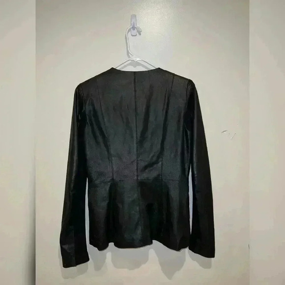 VEDA
Women's Max Classic Smooth Jacket Black Plain Pattern - Picture 8 of 14